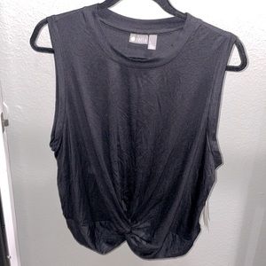 Short sleeve workout top with tie knot in the front